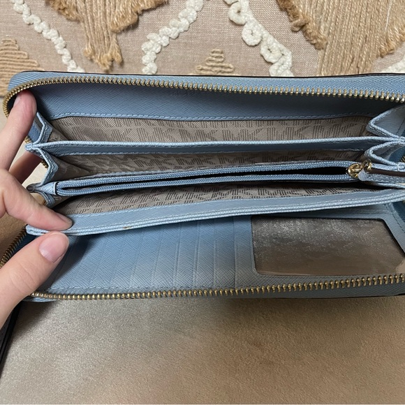 USED Michael Kors Light Blue Large Wallet Wristlet - Picture 4 of 4